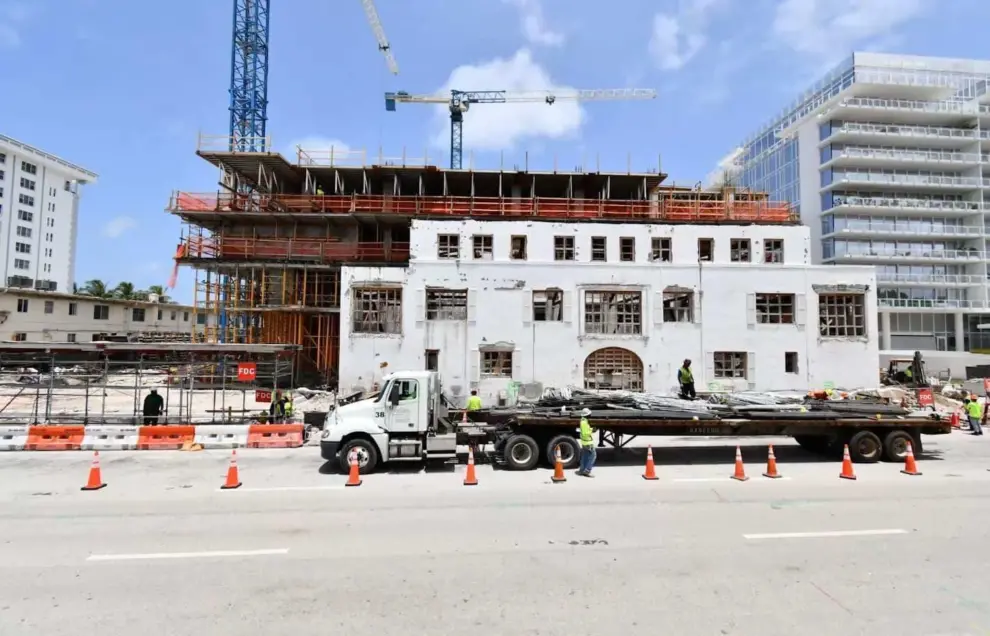 Synchronous Lifting System and Low-Height Skidding System Enable Relocation of Historic Beachfront Building in Florida