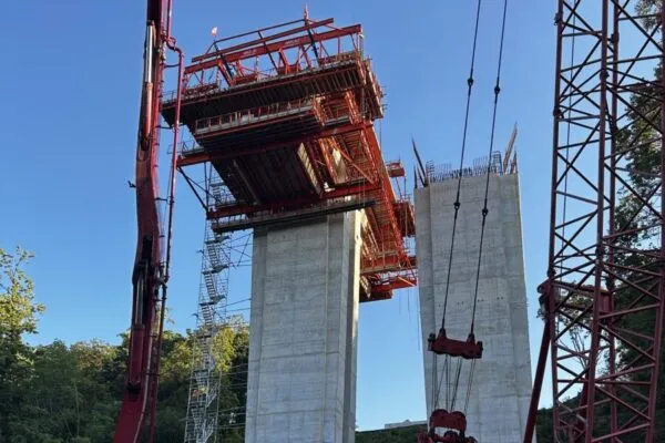 COWI and Bot Construction Group approach critical stage in cantilever construction of the William Halton Parkway crossing