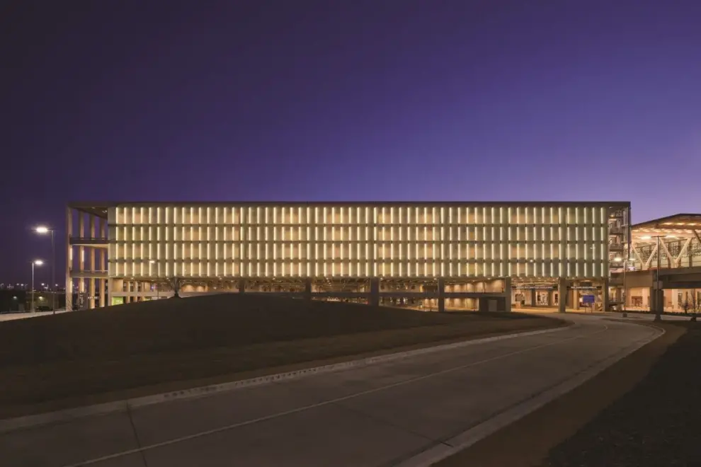 NEW KANSAS CITY AIPORT TERMINAL FEATURES VENTILATED PARKING FACADE FROM BENDHEIM